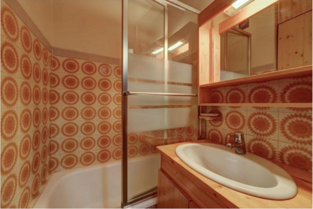 Studio with balcony in the center of the village appartement pied des pistes 4