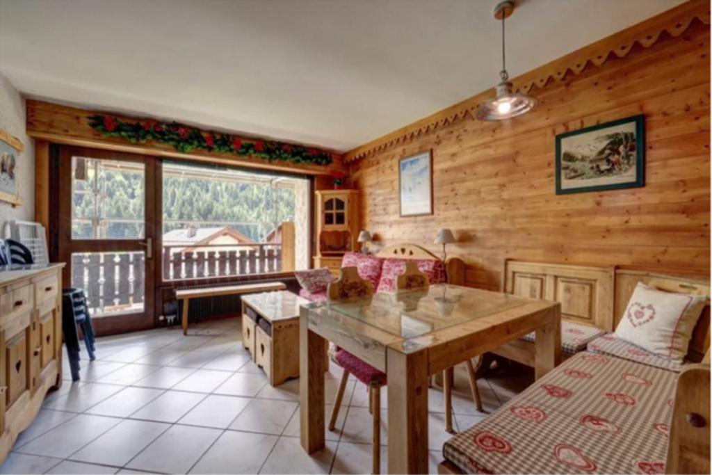 Studio with balcony in the center of the village appartement pied des pistes