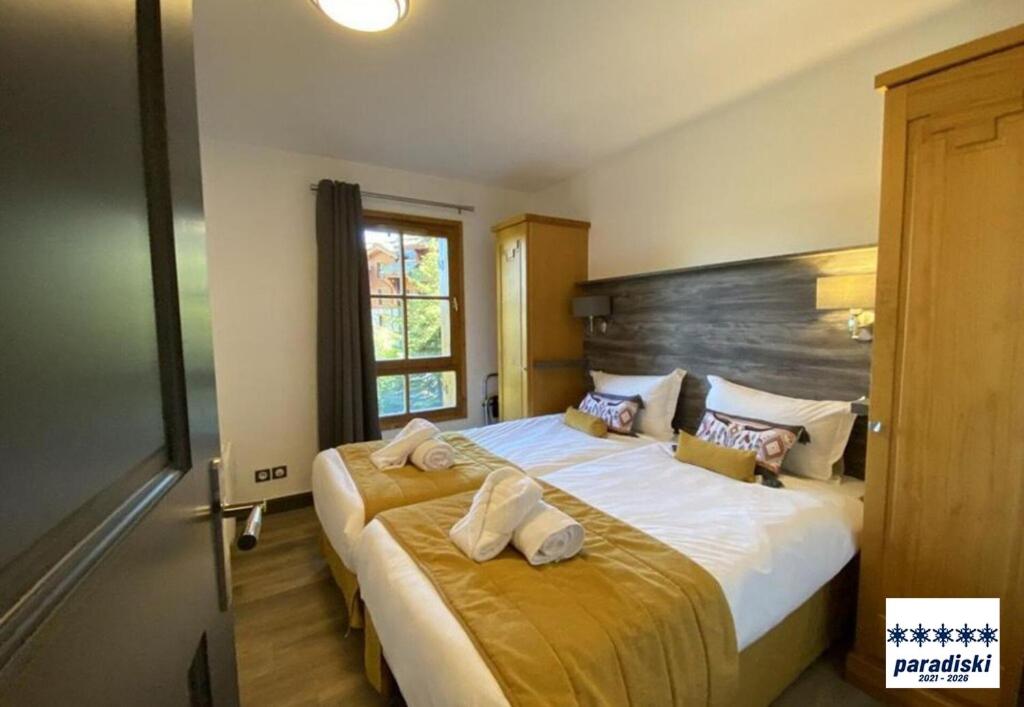 Stylish ski in ski out 3 bed apartment Arc 1950 appartement pied des pistes 1