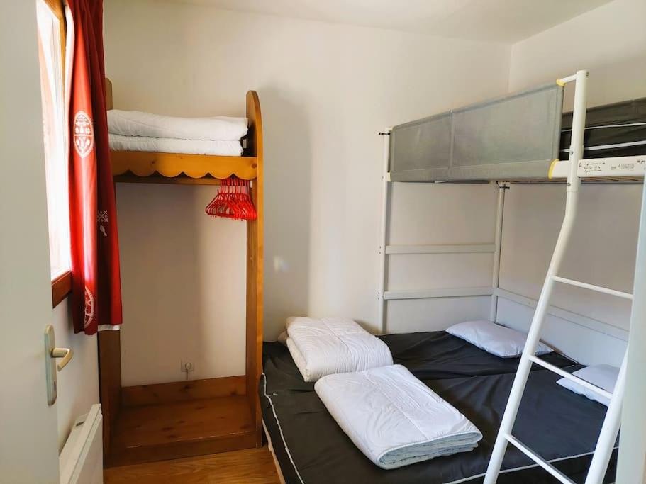 Super Besse 56 pers. Vue sur les monts du cantal appartement pied des pistes 1