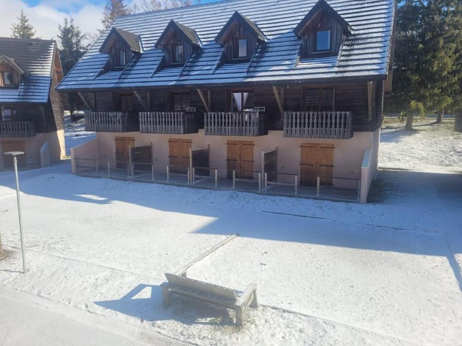 Super Besse 56 pers. Vue sur les monts du cantal appartement pied des pistes 18