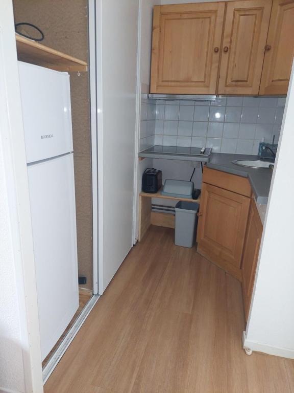 Super Besse 56 pers. Vue sur les monts du cantal appartement pied des pistes 2