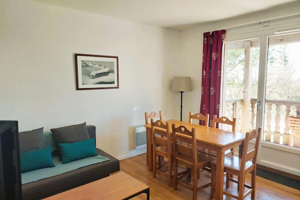 Super Besse 56 pers. Vue sur les monts du cantal appartement pied des pistes 4