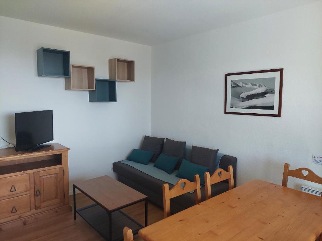 Super Besse 56 pers. Vue sur les monts du cantal appartement pied des pistes 5
