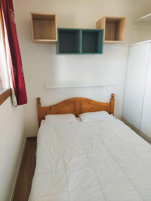 Super Besse 56 pers. Vue sur les monts du cantal appartement pied des pistes 7