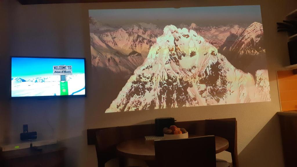 Superb viewSwim PoolSmart TVNetflixProjector appartement pied des pistes 13