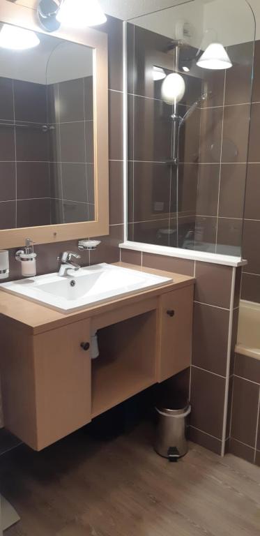 Superb viewSwim PoolSmart TVNetflixProjector appartement pied des pistes 2