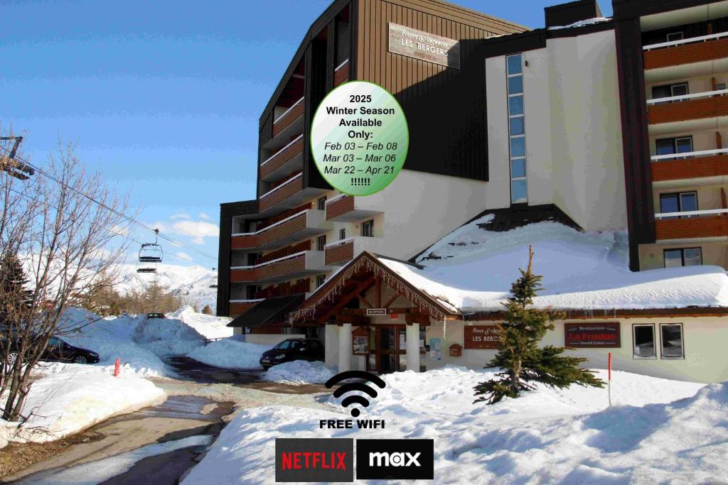 Superb viewSwim PoolSmart TVNetflixProjector appartement pied des pistes