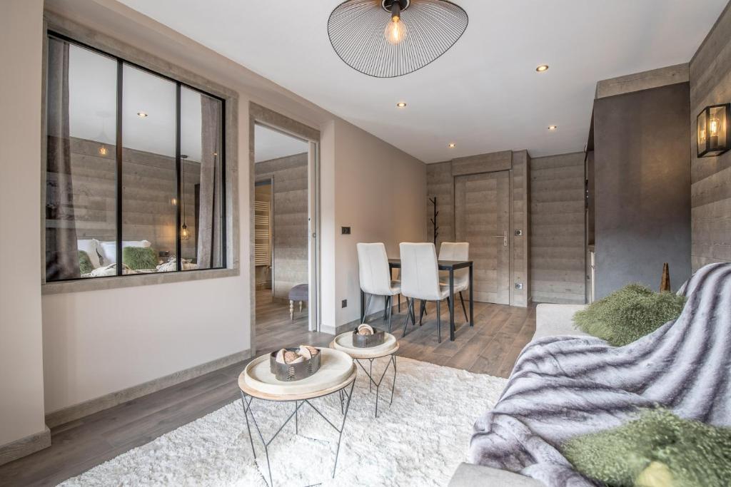Superbe Appartement au Plateau Rond Point des Pistes Classe 3 Etoiles et Label Meribel appartement pied des pistes 4