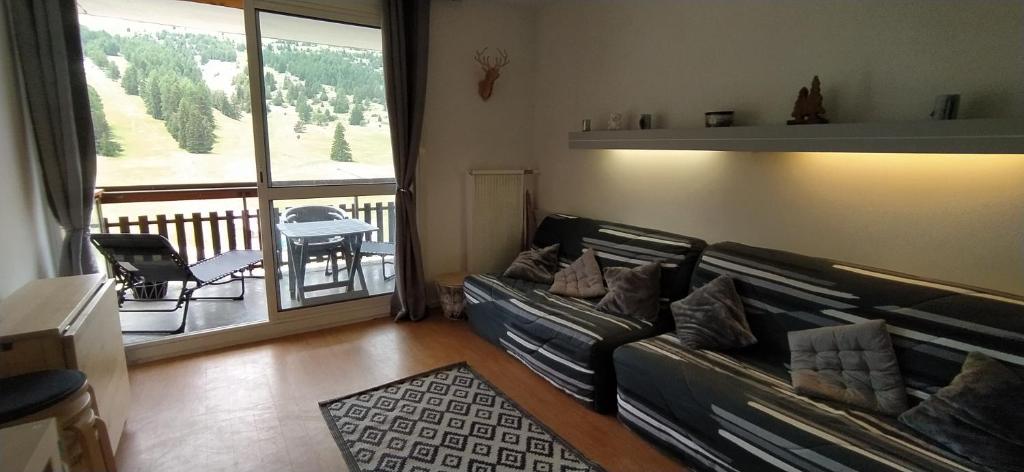 Superdevoluy appart 7eme etage sud Aurouze appartement pied des pistes 9