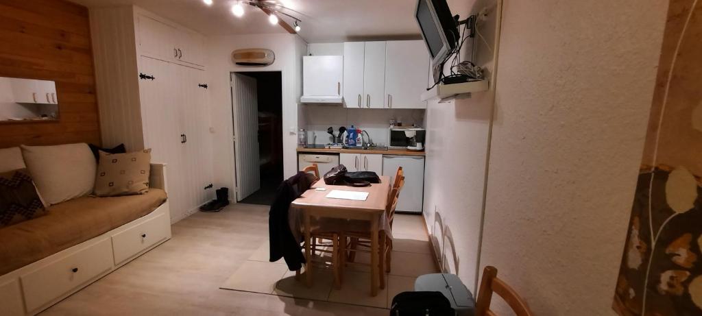 T2 Immeuble Chanteclerc 6 personnes 37m2 PRALOUP 1600 appartement pied des pistes 16
