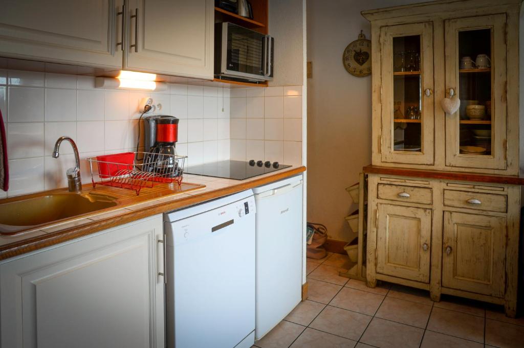 T2 Meuble Tourisme 3 etoiles pied des pistes parking prive avec balcon et superbe vue appartement pied des pistes 10