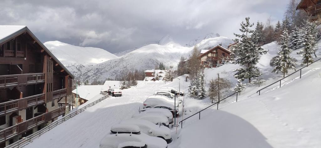 T2 Meuble Tourisme 3 etoiles pied des pistes parking prive avec balcon et superbe vue appartement pied des pistes 8