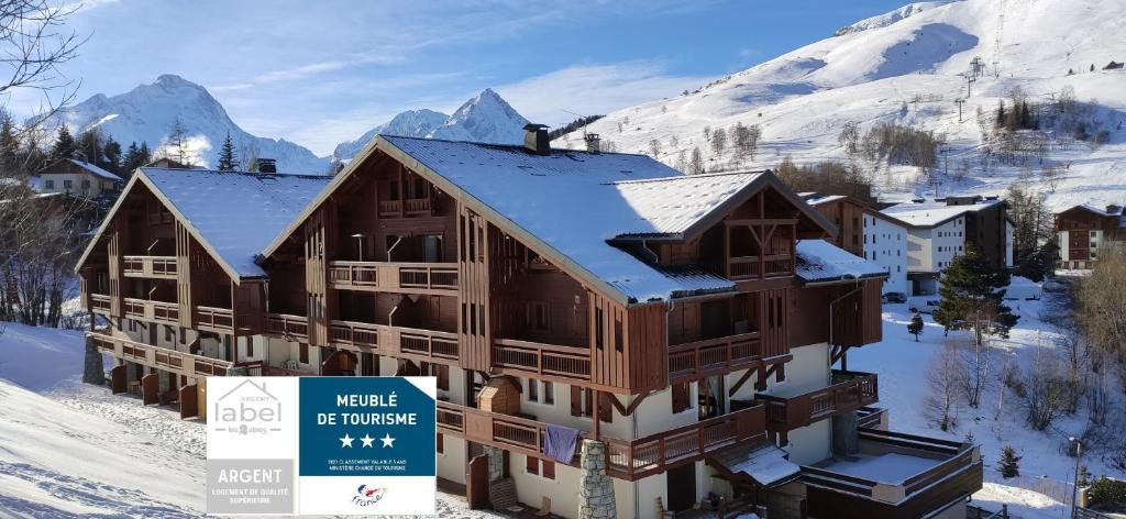 T2 Meuble Tourisme 3 etoiles pied des pistes parking prive avec balcon et superbe vue appartement pied des pistes