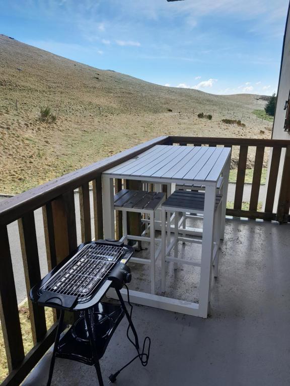 T2 confortable Piscine chauffee Super Besse appartement pied des pistes 13
