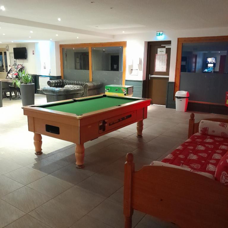 T2 confortable Piscine chauffee Super Besse appartement pied des pistes 15