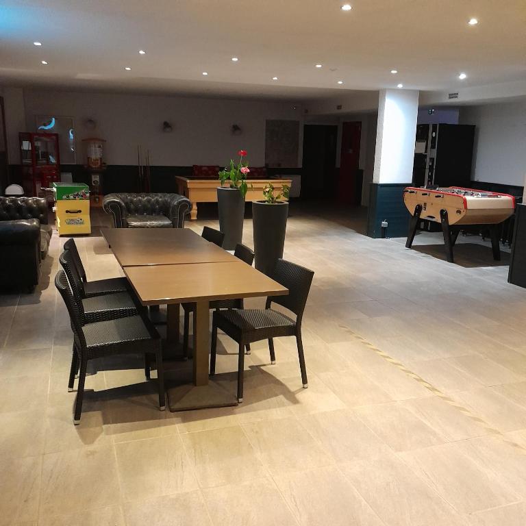 T2 confortable Piscine chauffee Super Besse appartement pied des pistes 16