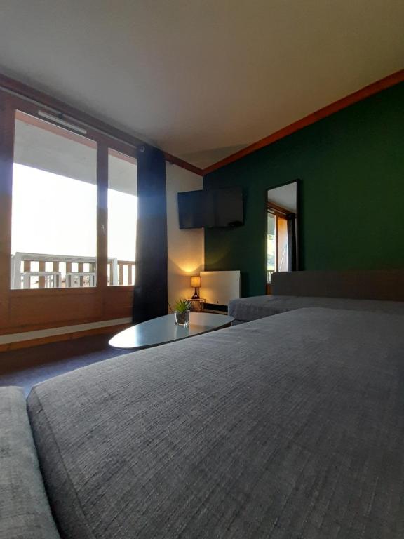 T2 confortable Piscine chauffee Super Besse appartement pied des pistes 2