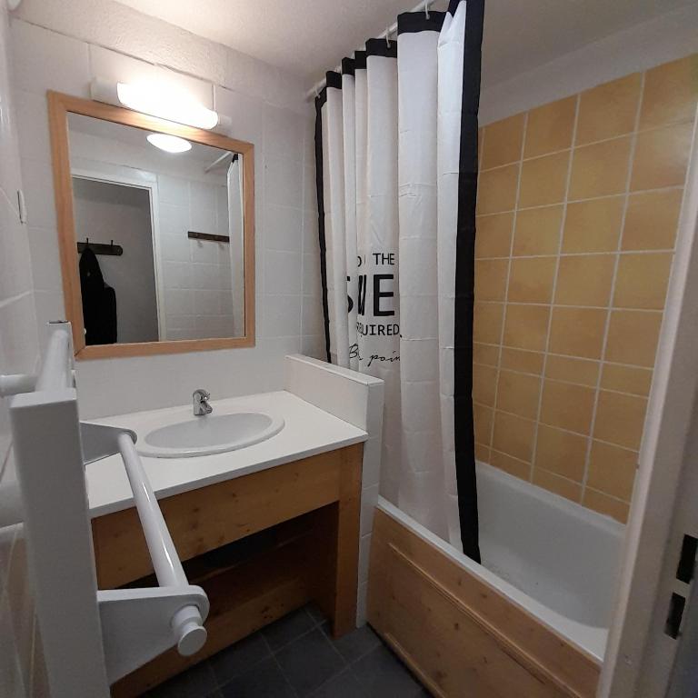 T2 confortable Piscine chauffee Super Besse appartement pied des pistes 7