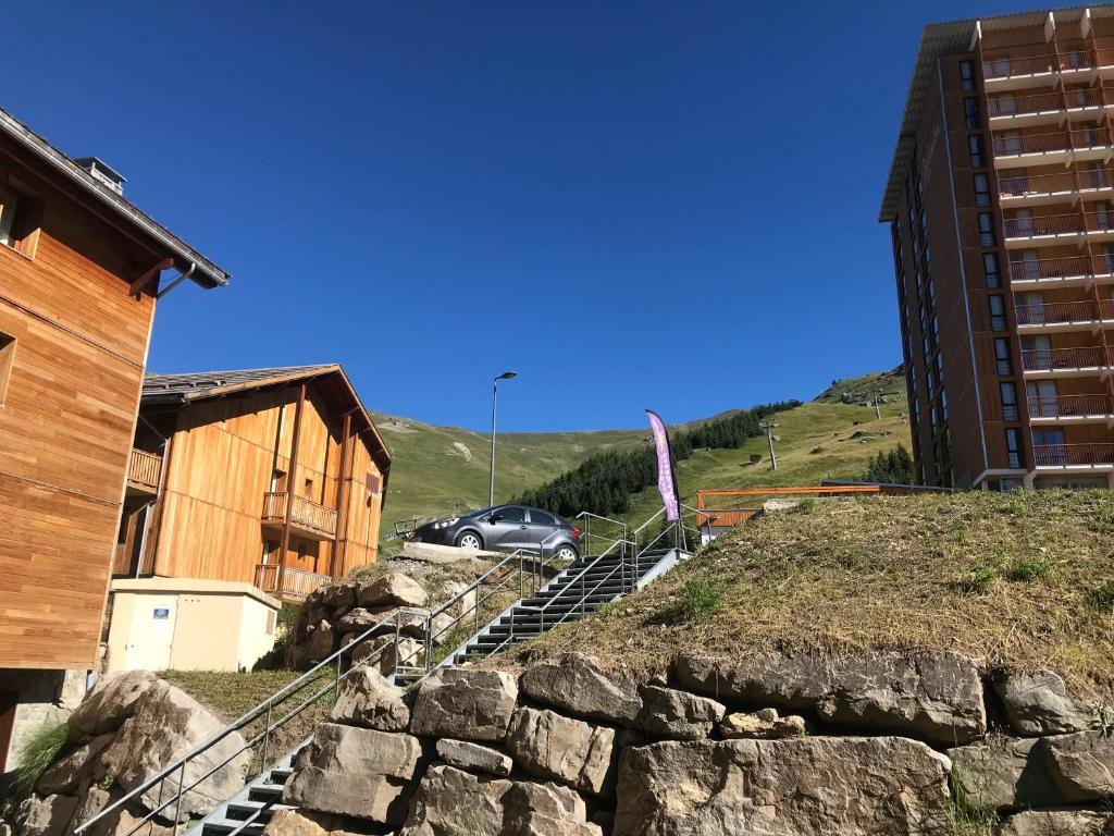 T2 skis aux pieds Les Terrasses de la Bergerie appartement pied des pistes 1