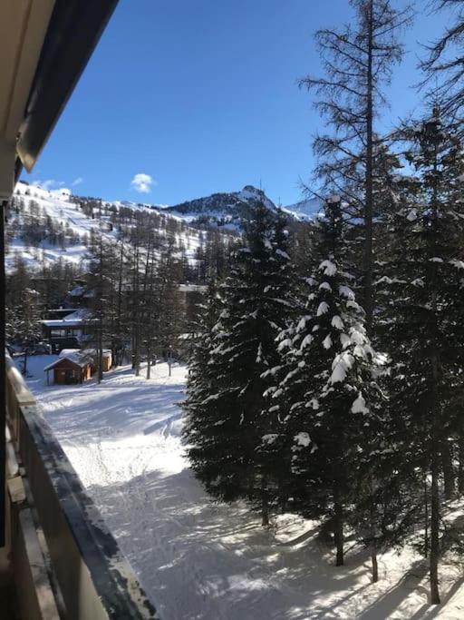 T3 aux Ecrins IV skis aux pieds a Vars appartement pied des pistes 6