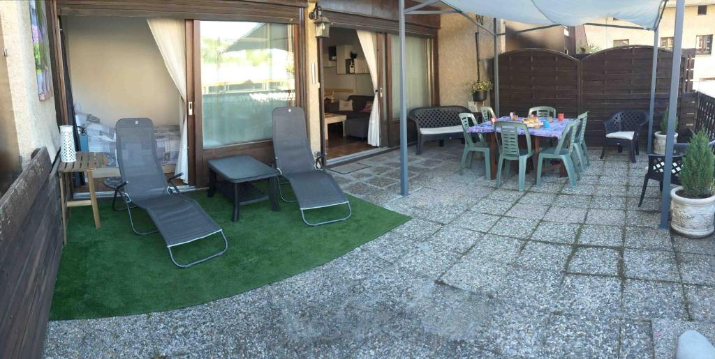 T3 avec terrasse plein sud au pied des telecabines appartement pied des pistes 9