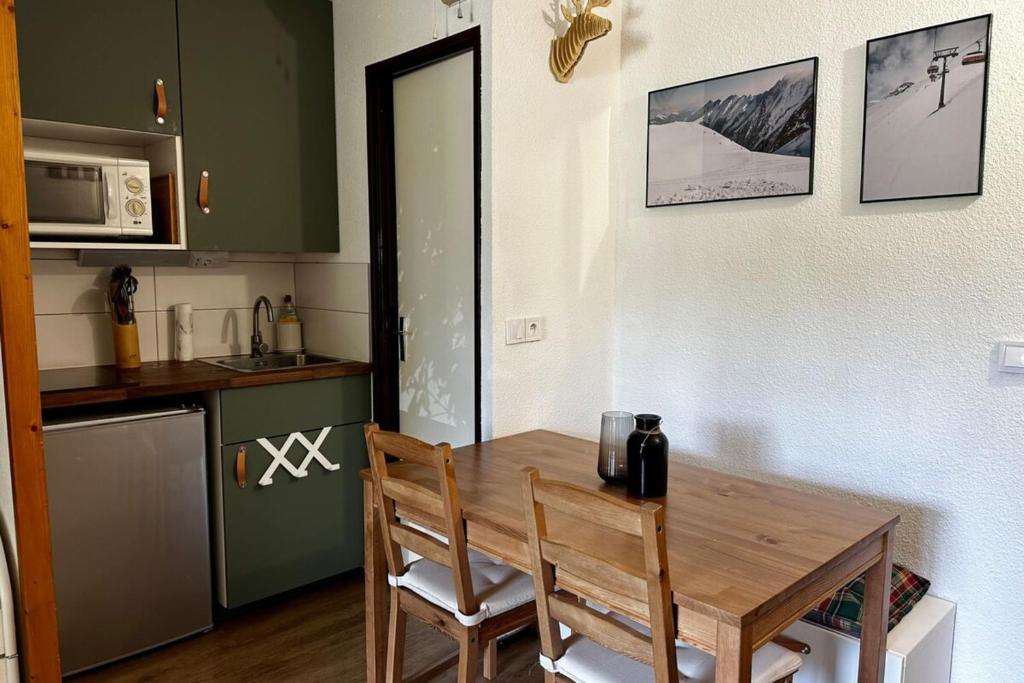 The Edelweiss Renovated studio for 4 people gite pied des pistes 8