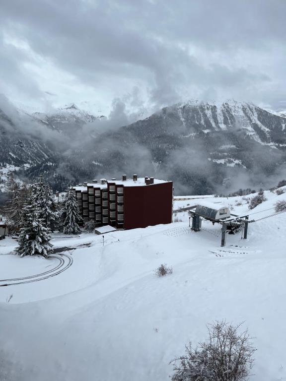 Tres joli studio au calme et bien situe appartement pied des pistes 14