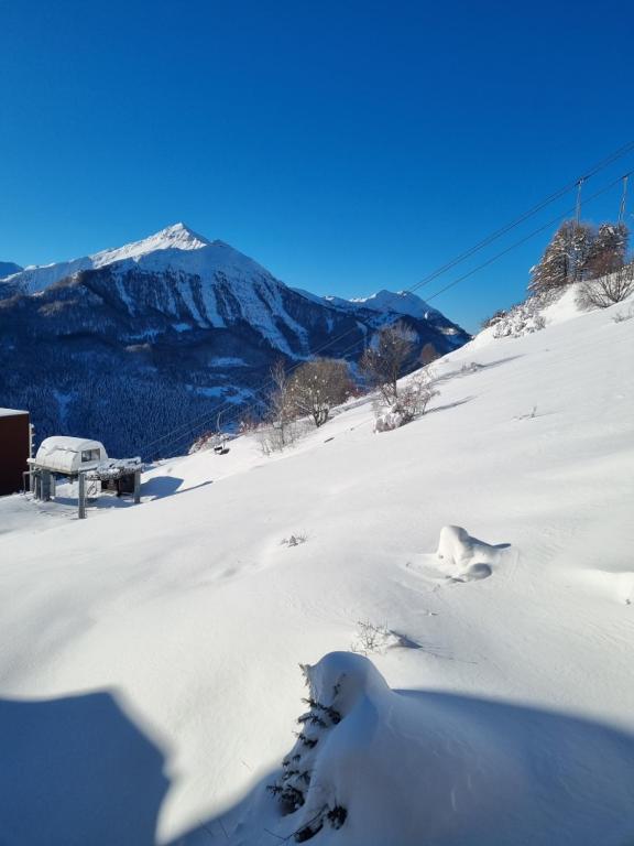Tres joli studio au calme et bien situe appartement pied des pistes 16