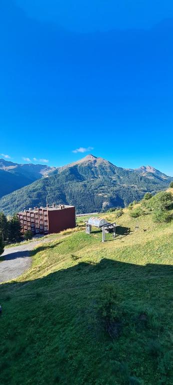 Tres joli studio au calme et bien situe appartement pied des pistes 18