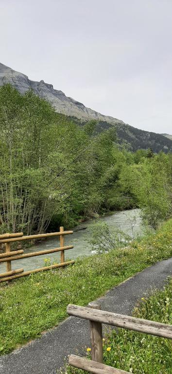 Un havre de paix aux pieds des chemins de montagne appartement pied des pistes 7