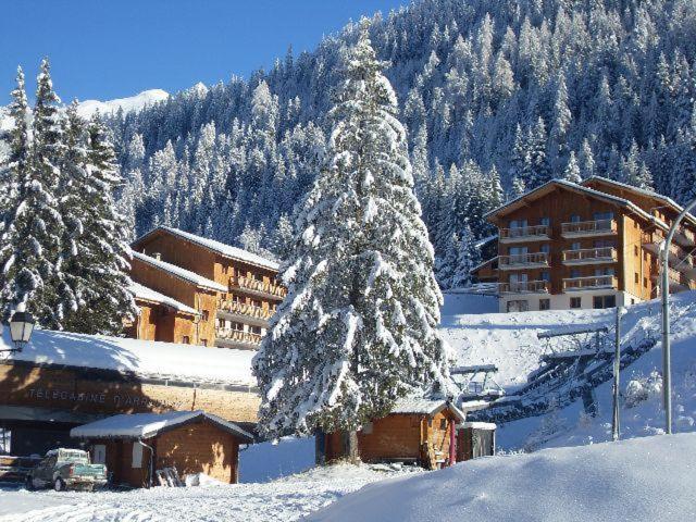 VALFREJUS Appartement LErable Les Chalets de Florence 2 Chaleureux et fonctionnel plein centre a cote des telecabines 4 a 7 pers appartement pied des pistes 12