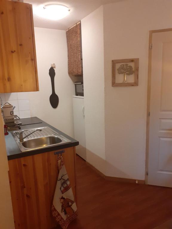 VALFREJUS Appartement LErable Les Chalets de Florence 2 Chaleureux et fonctionnel plein centre a cote des telecabines 4 a 7 pers appartement pied des pistes 15
