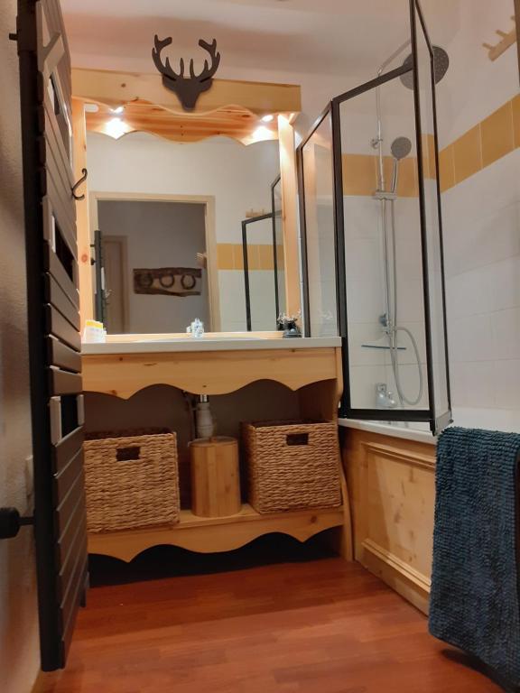 VALFREJUS Appartement LErable Les Chalets de Florence 2 Chaleureux et fonctionnel plein centre a cote des telecabines 4 a 7 pers appartement pied des pistes 2