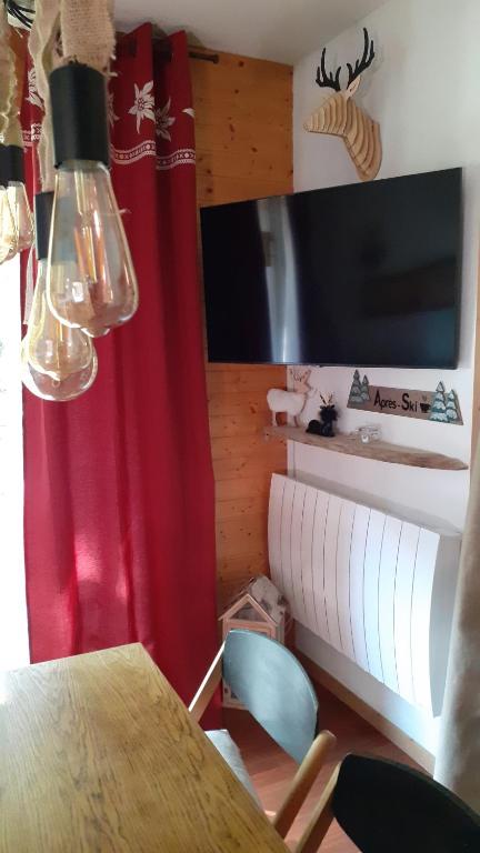 VALFREJUS Appartement LErable Les Chalets de Florence 2 Chaleureux et fonctionnel plein centre a cote des telecabines 4 a 7 pers appartement pied des pistes 4