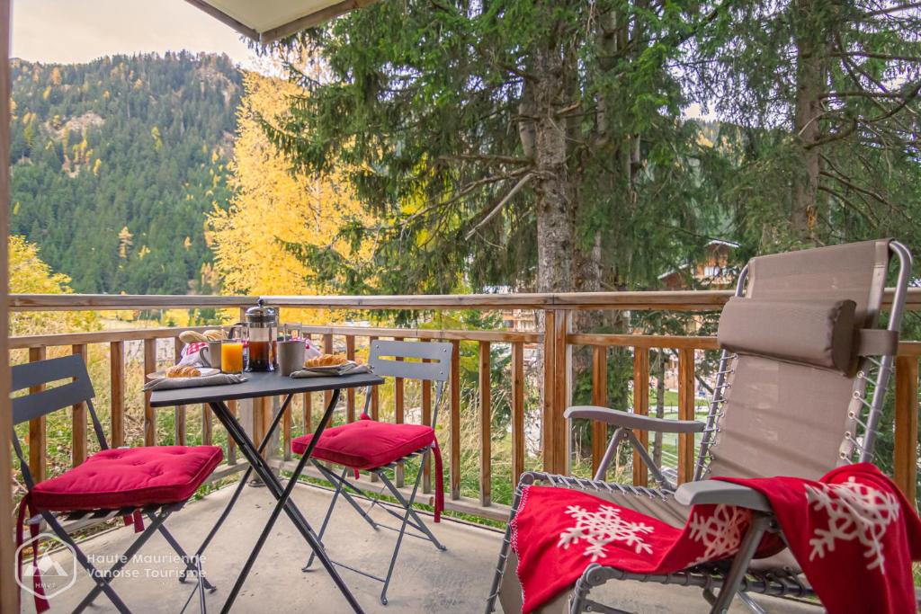 VALFREJUS Appartement LErable Les Chalets de Florence 2 Chaleureux et fonctionnel plein centre a cote des telecabines 4 a 7 pers appartement pied des pistes 8
