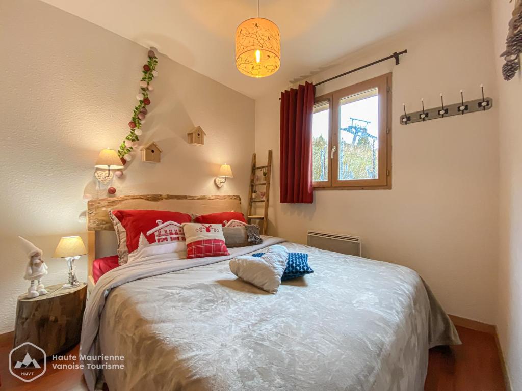 VALFREJUS Appartement LErable Les Chalets de Florence 2 Chaleureux et fonctionnel plein centre a cote des telecabines 4 a 7 pers appartement pied des pistes