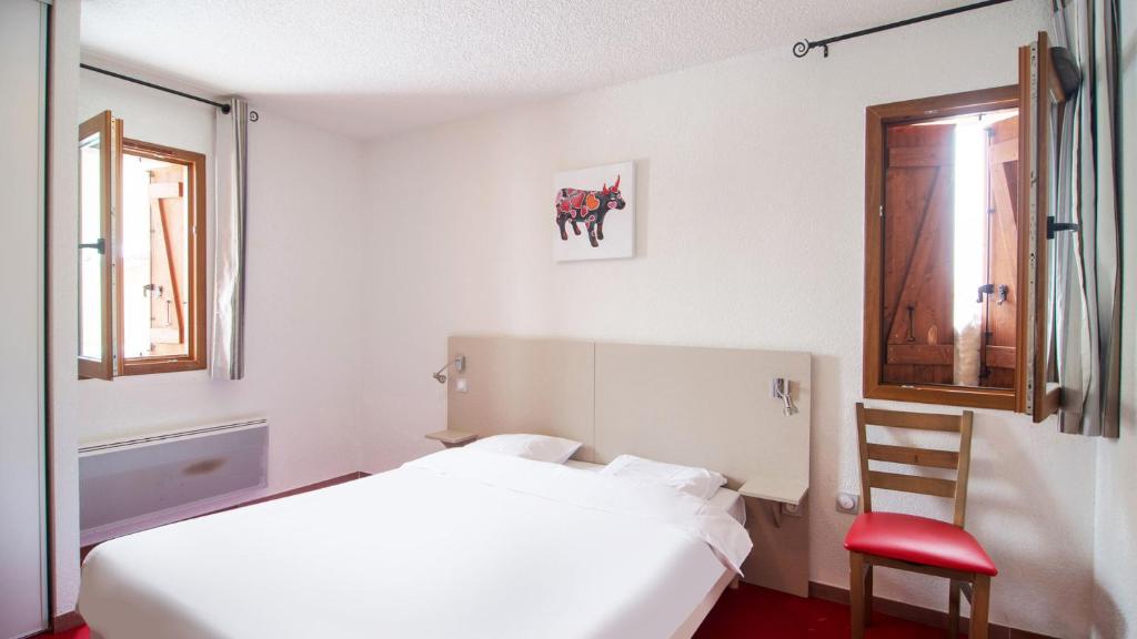 Vacanceole Les Chalets de lIsard hotel pied des pistes 1
