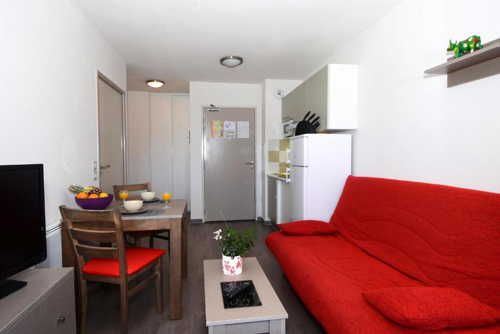 Vacanceole Les Chalets de lIsard hotel pied des pistes 18