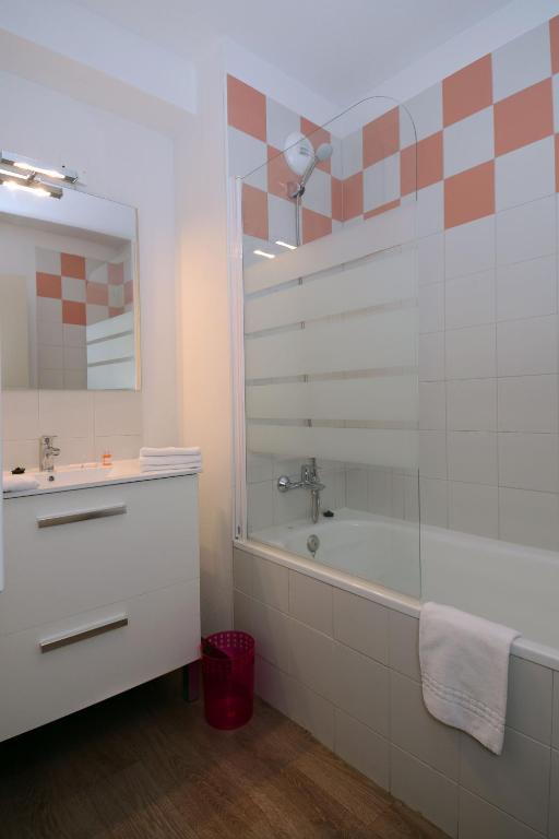 Vacanceole Les Chalets de lIsard hotel pied des pistes 2