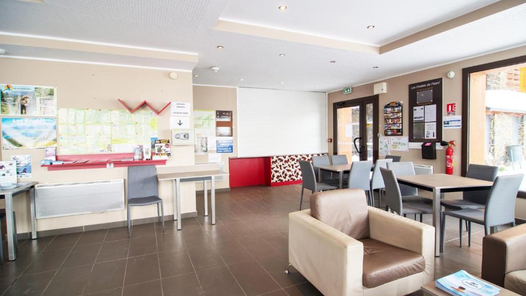 Vacanceole Les Chalets de lIsard hotel pied des pistes 4