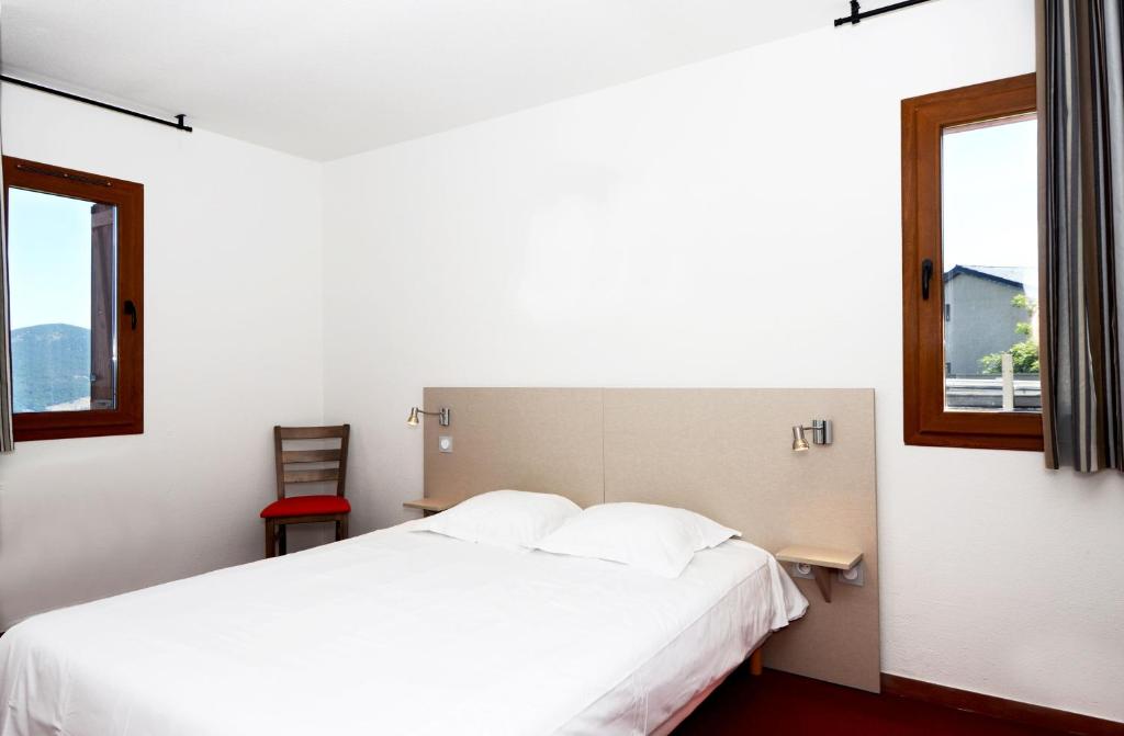 Vacanceole Les Chalets de lIsard hotel pied des pistes 6