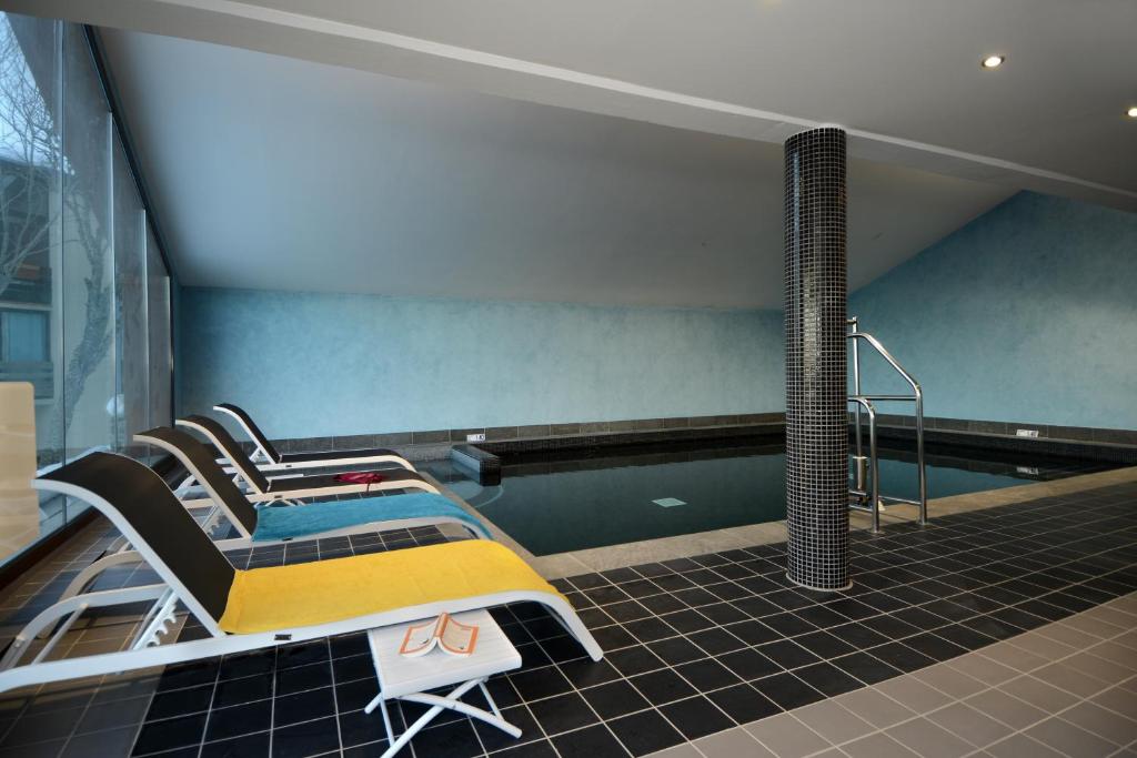 Vacanceole Les Chalets de lIsard hotel pied des pistes 8