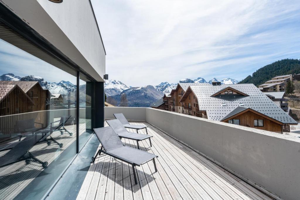 Vacanceole Les Ecrins dAuris hotel pied des pistes 1