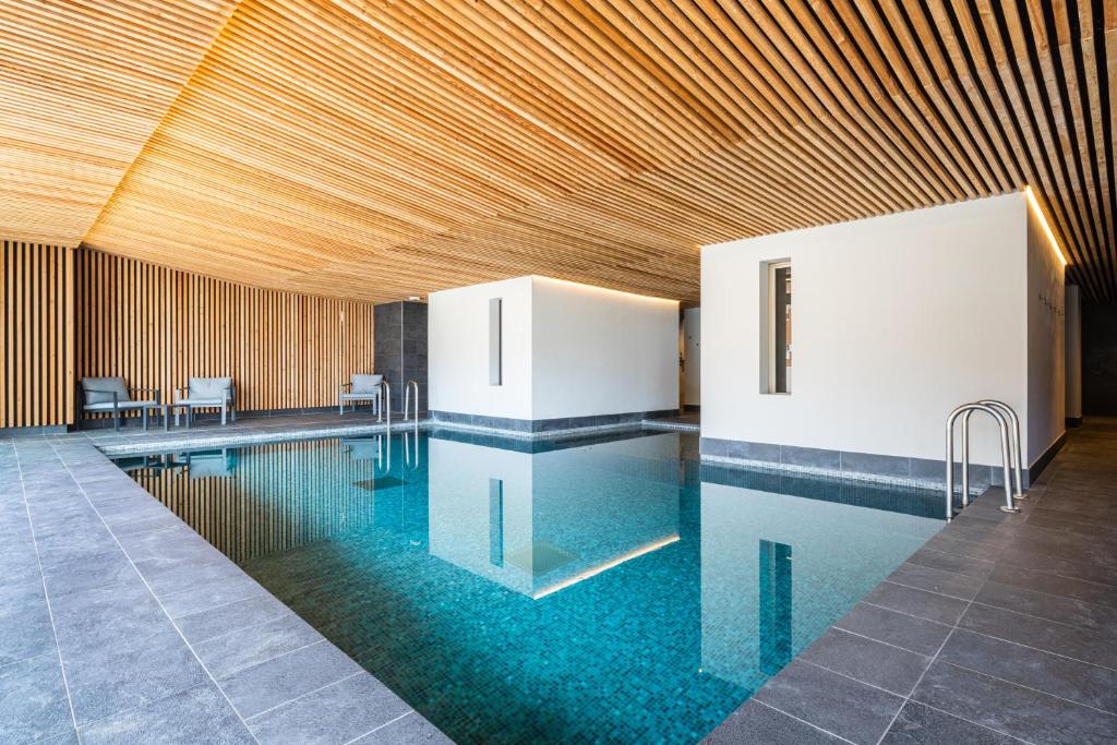 Vacanceole Les Ecrins dAuris hotel pied des pistes