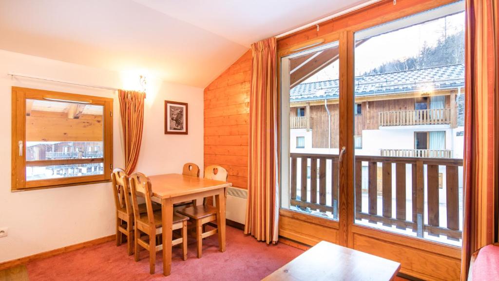 Vacanceole Residence Les Chalets de la Ramoure hotel pied des pistes 13