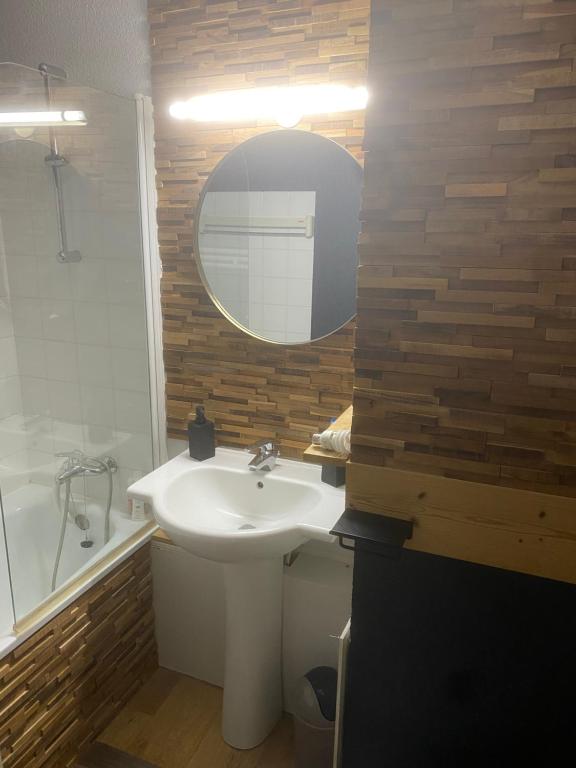 Val Thorens studio cabine sud centre station appartement pied des pistes 2
