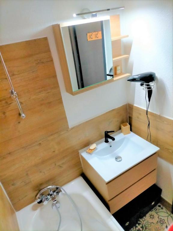Valfrejus Studio 19m2 cosy 60 m des pistes draps non compris appartement pied des pistes 1