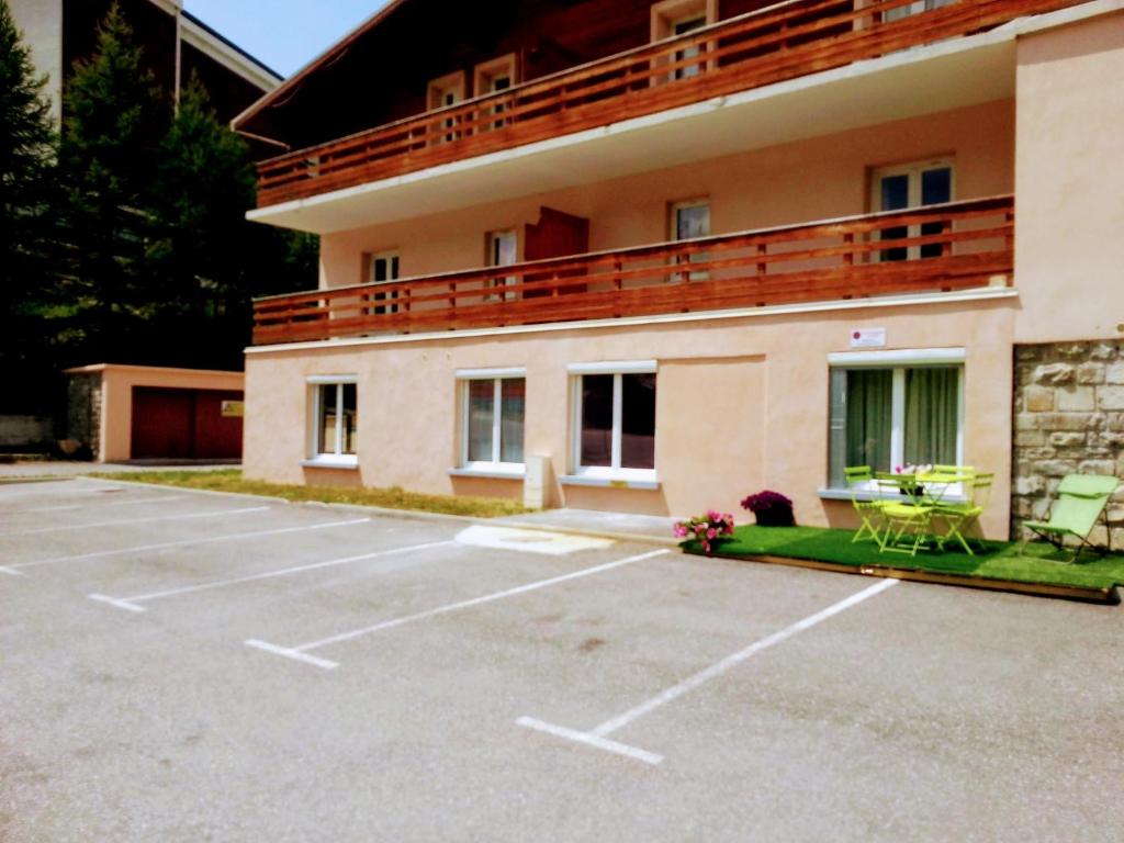 Vars Appart spacieux renove 4 couchages dans chalet appartement pied des pistes 15