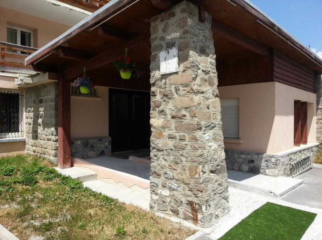 Vars Appart spacieux renove 4 couchages dans chalet appartement pied des pistes 16